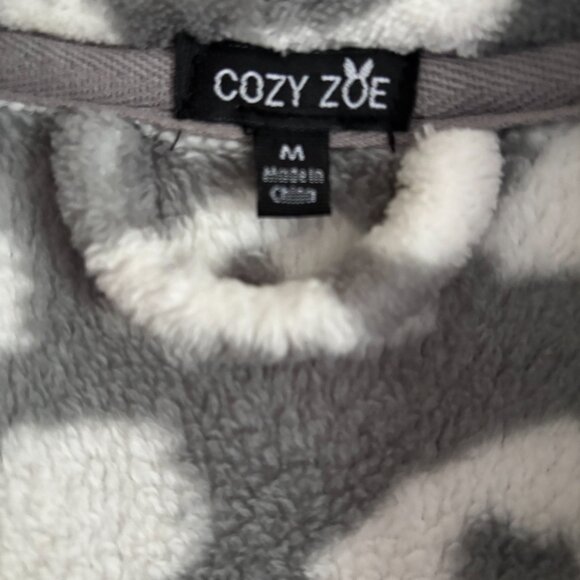 Warm, comfy women's robe with pockets and belt. Gently worn. - Picture 2 of 5